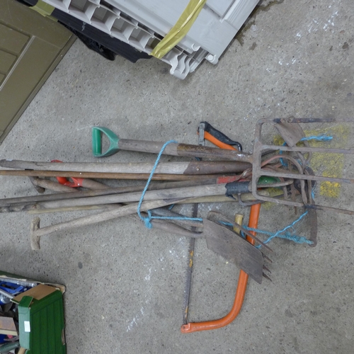 2346 - A quantity of hand tools and 10 large garden tools including a Flymo Easicut 450 hedge trimmer in bo... 