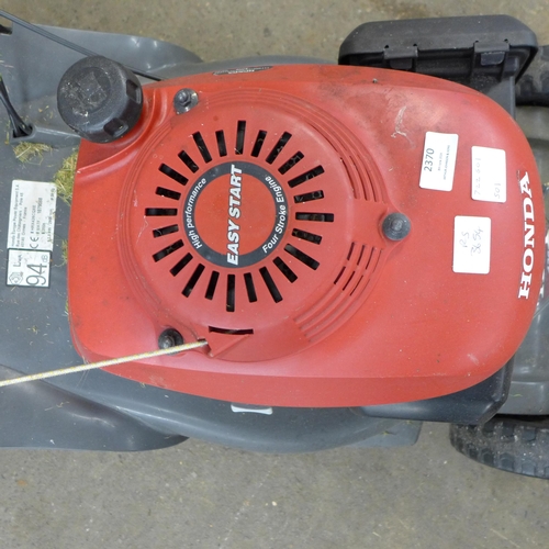 2370 - A Honda HRX 426 self propelled petrol driven lawn mower with a Honda Easy Start High Performance fou... 