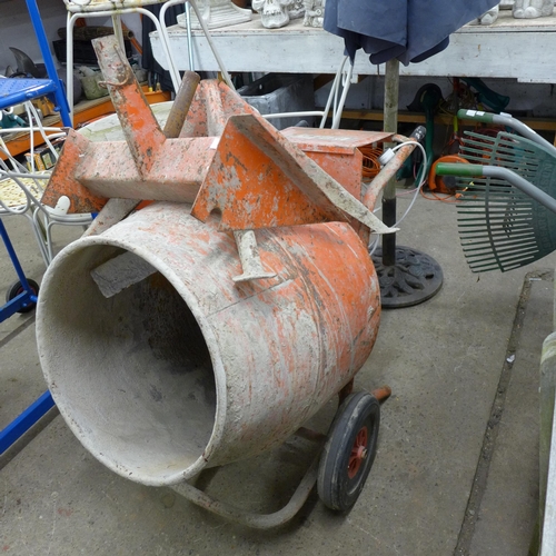 2381 - A Belle 240V electric concrete mixer