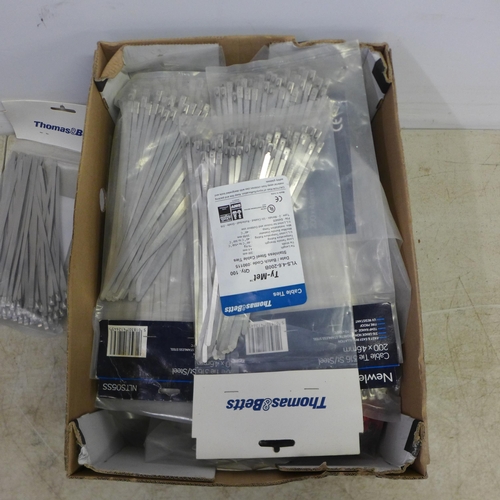 2008 - A large quantity of assorted plastic and stainless steel cable ties