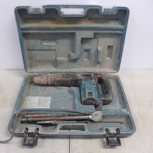 2068 - A Makita PAB-GF30 110v breaker drill with an assortment of breaker drill bits