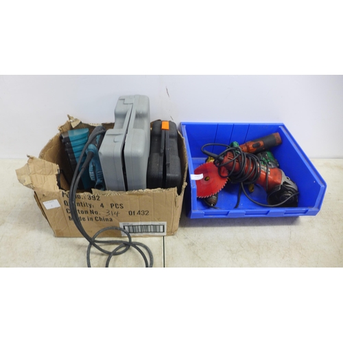 2069 - 8 assorted power tools, Makita 4326 110V jigsaw, Makita DC18RA charger, Challenge Xtreme DF06W17, Pe... 