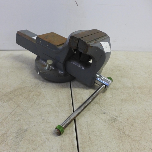 2071 - A Luna 5” bench vice