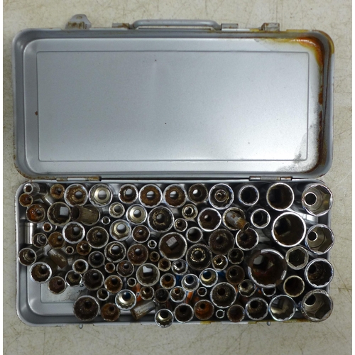 2072 - A metal tool tray full of various sockets