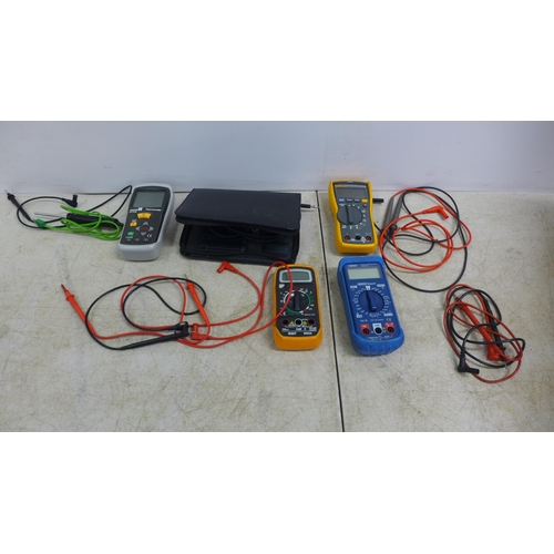 2075 - A Fluke 115 True-RSM Digital multi meter, a Sealey 7 function multi-meter, a Draper Expert digital a... 