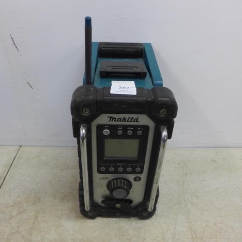 2057 - A Makita BMR102 site radio