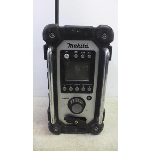 2057 - A Makita BMR102 site radio