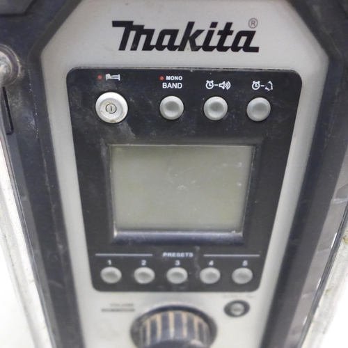 2057 - A Makita BMR102 site radio