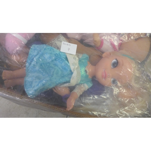 2059 - A box of assorted children's dolls