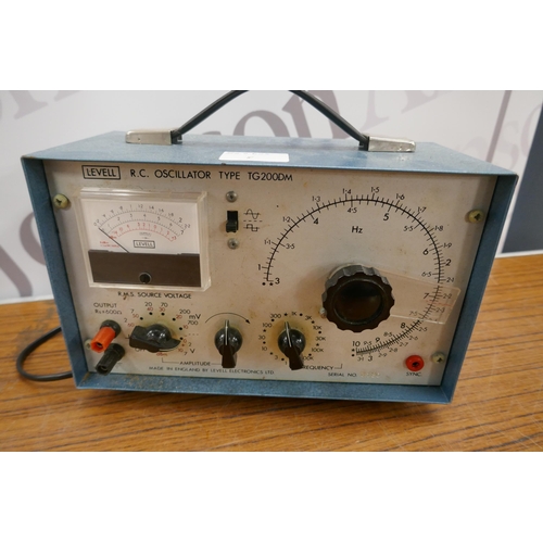 2141 - 2 Levell electrical testers including a transistor A.C. micro-voltmeter type TM3B and an R.C. oscill... 