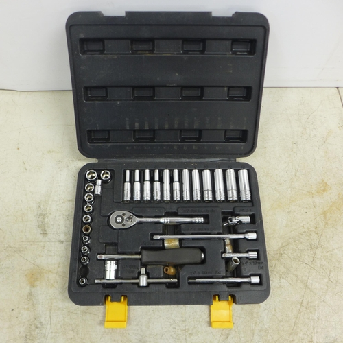 2095 - A Siegen socket set