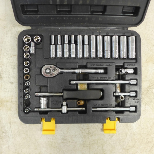 2095 - A Siegen socket set