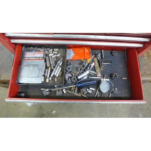 2096 - A Metzeler Maxis metal 6 drawer toolbox with a quantity of tools including pliers, sockets, screwdri... 