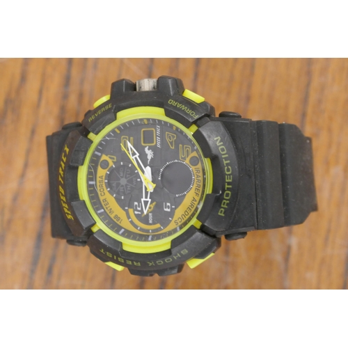 2183 - A mens diver's style digital watch with resin strap