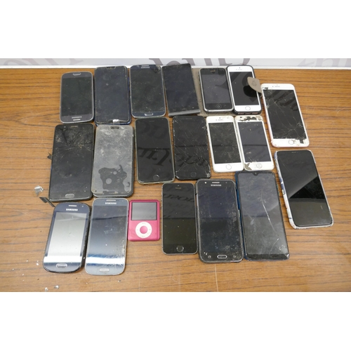 2188 - A bag of various smart phones including 9 assorted iPhones, 6 assorted Samsung smart phones, 4 other... 