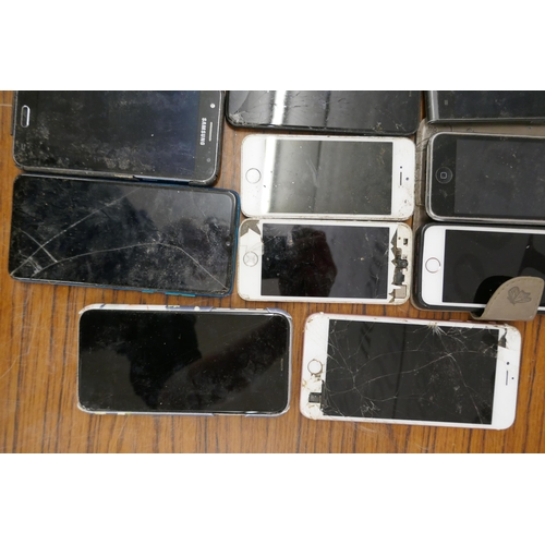 2188 - A bag of various smart phones including 9 assorted iPhones, 6 assorted Samsung smart phones, 4 other... 