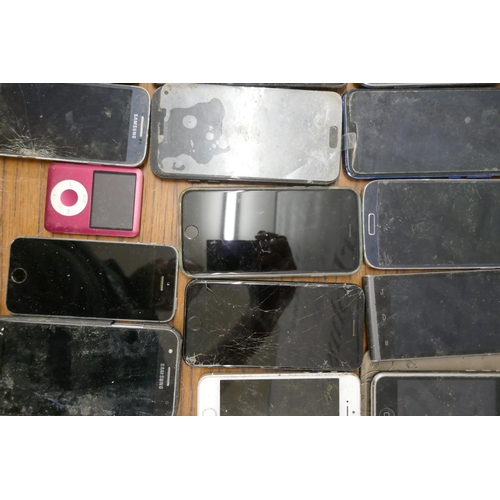 2188 - A bag of various smart phones including 9 assorted iPhones, 6 assorted Samsung smart phones, 4 other... 