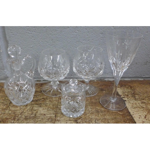 1021 - A box of mixed crystal, glasses and decanter **PLEASE NOTE THIS LOT IS NOT ELIGIBLE FOR IN-HOUSE POS... 