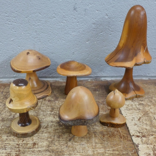 1030 - A collection of treen items including mushrooms, ducks, etc. **PLEASE NOTE THIS LOT IS NOT ELIGIBLE ... 