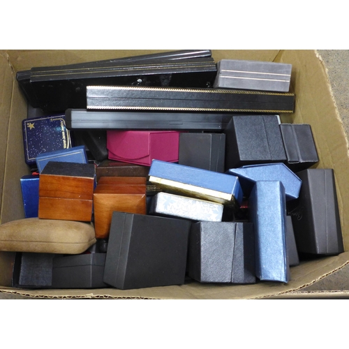 1031 - Miscellaneous empty jewellery boxes, jewellery cases, cash tin, etc. **PLEASE NOTE THIS LOT IS NOT E... 