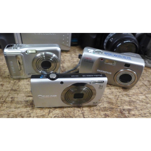 1034 - A quantity of video cameras and older digital cameras **PLEASE NOTE THIS LOT IS NOT ELIGIBLE FOR IN-... 