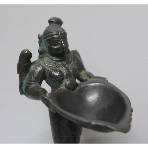 621 - A bronze Indian deity, 10.5cm