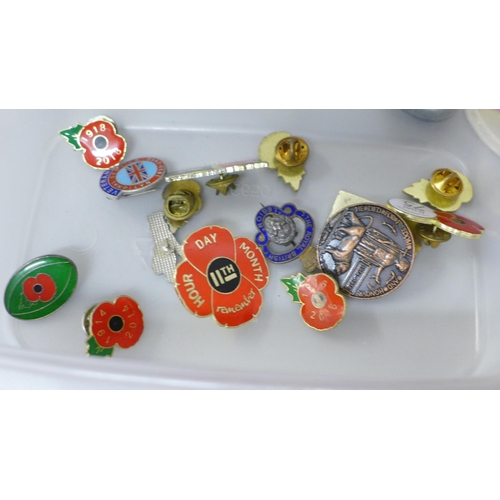 625 - A tub of fifty military related badges