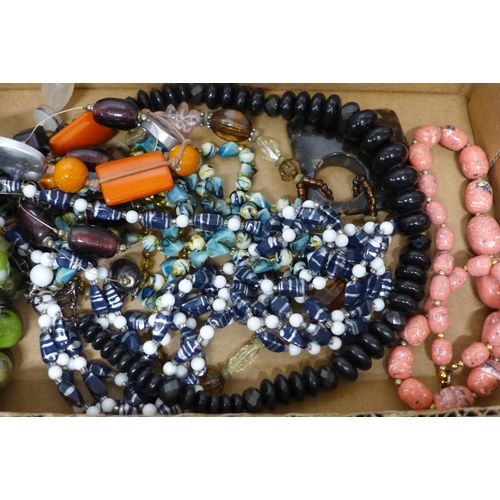 632 - A collection of bead necklets