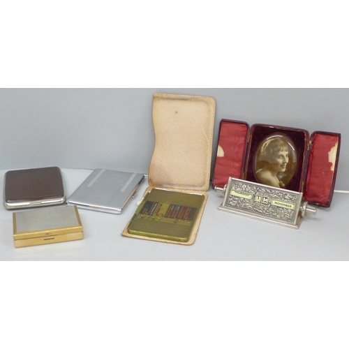 638 - Two cigarette cases, desk calendar, a Duplex Addiator, a plated musical compact and a cased portrait... 