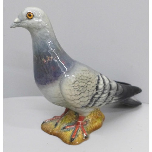 644 - A Beswick pigeon, 1383 backstamp