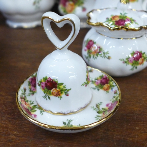 679 - Royal Albert Old Country Roses teawares, etc., six  setting plus additional saucers and a cake stand