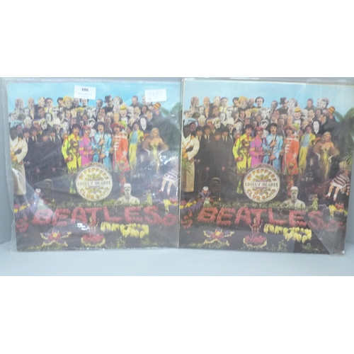 686 - The Beatles; two Sgt Pepper's Lonely Hearts Club Band LP records, Mono and Stereo (stereo with black... 