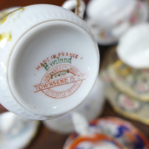 687 - A collection of cabinet tea cups and saucers including Royal Worcester, Davenport, Coalport, etc. to... 