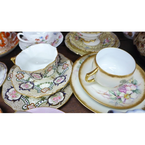 687 - A collection of cabinet tea cups and saucers including Royal Worcester, Davenport, Coalport, etc. to... 