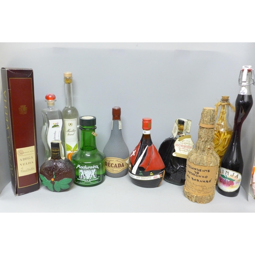 785 - A bottle of Old Brigand Barbados rum, a bottle of Descobrimento Licor, a bottle of Mandarina and eig... 