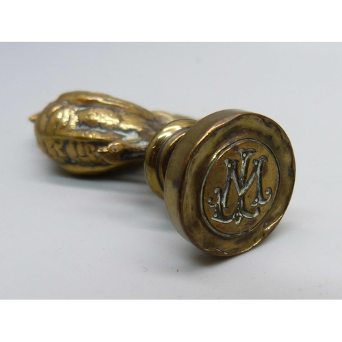 813 - A brass cockerel desk seal