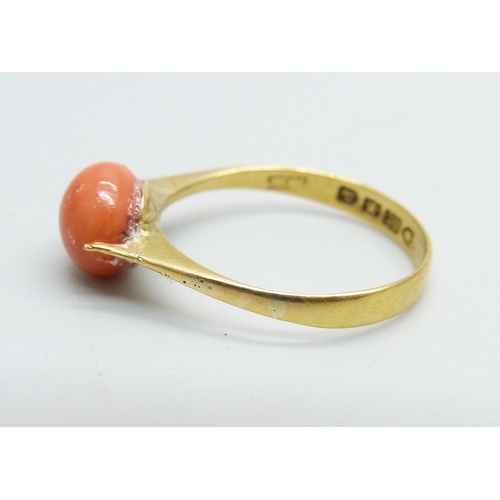 958 - A 22ct gold ring set with a cabochon coral, 2.5g, P