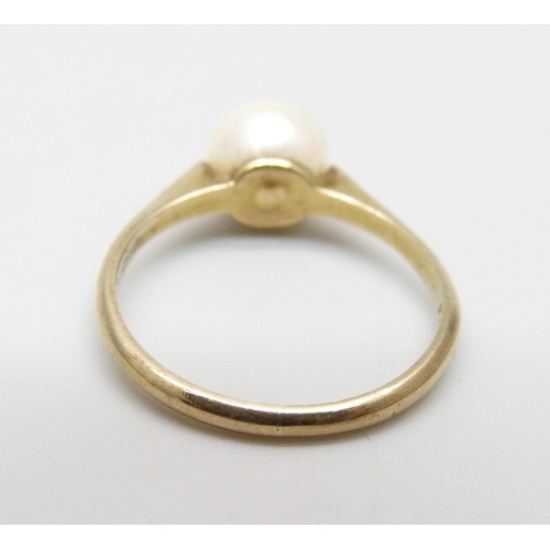 965 - A 9ct gold ring set with cultured pearl, 1.6g, L