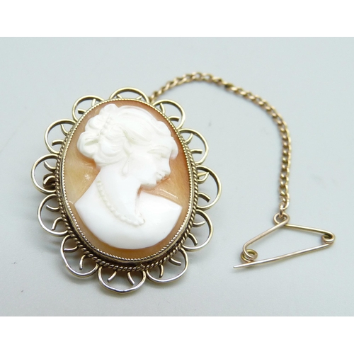 969 - A 9ct gold cameo brooch, 6.7g