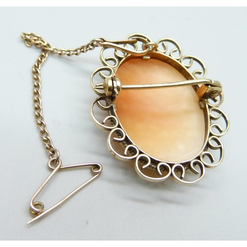 969 - A 9ct gold cameo brooch, 6.7g