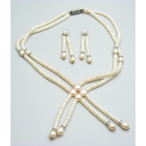 974 - A set of cultured pearls with matching earrings