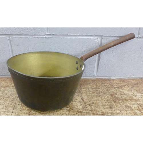 991 - A large brass jam pan