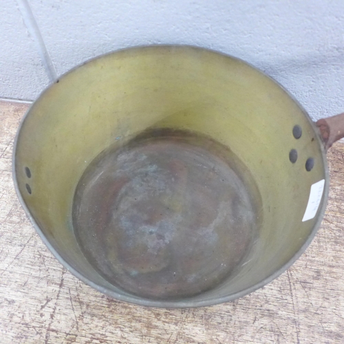 991 - A large brass jam pan