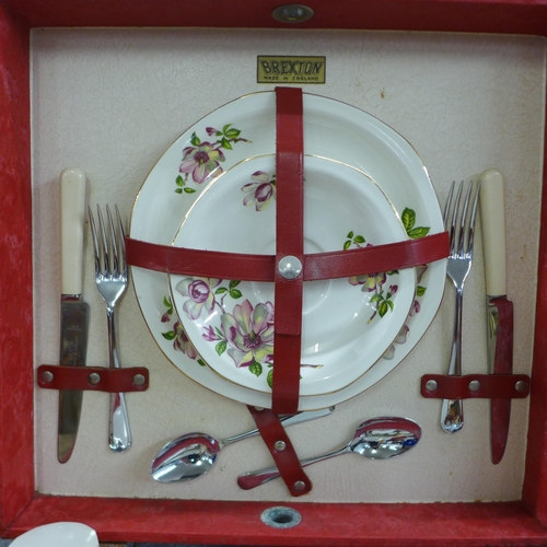 992 - A Brexton picnic hamper with Crown Staffordshire china, cased **PLEASE NOTE THIS LOT IS NOT ELIGIBLE... 