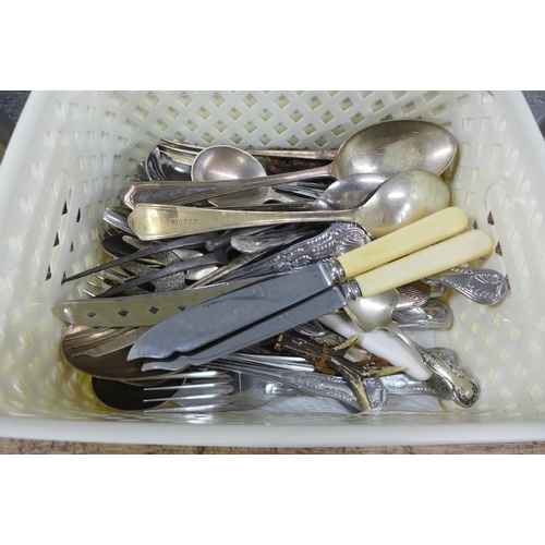 995 - A collection of flatware, etc. **PLEASE NOTE THIS LOT IS NOT ELIGIBLE FOR IN-HOUSE POSTING AND PACKI... 