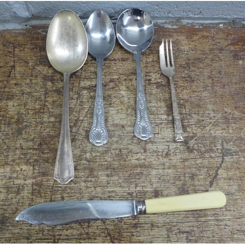 995 - A collection of flatware, etc. **PLEASE NOTE THIS LOT IS NOT ELIGIBLE FOR IN-HOUSE POSTING AND PACKI... 