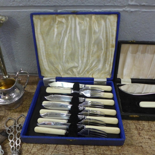 999 - Silver plated items, a set of K. Kimmel, Solingen antler handled knives and forks, a basket of linen... 