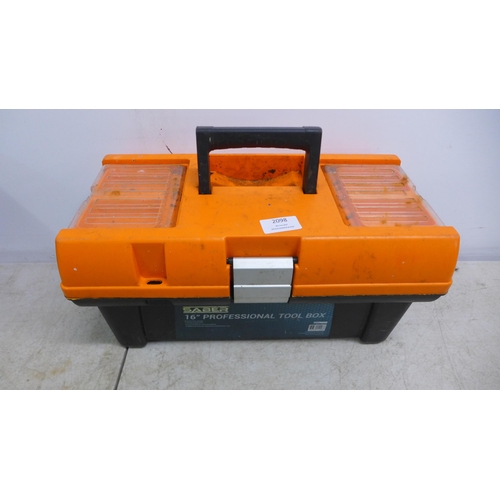 2098 - Four plastic tool boxes including Saber, B&Q, ZAG and Sao Bernardo and two metal cantilever toolboxe... 