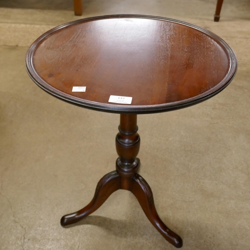 137 - A George III style mahogany tripod lamp table