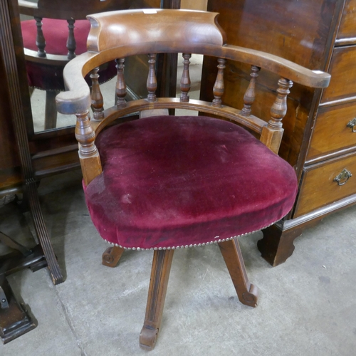 148 - A Victorian oak Captains revolving desk chair